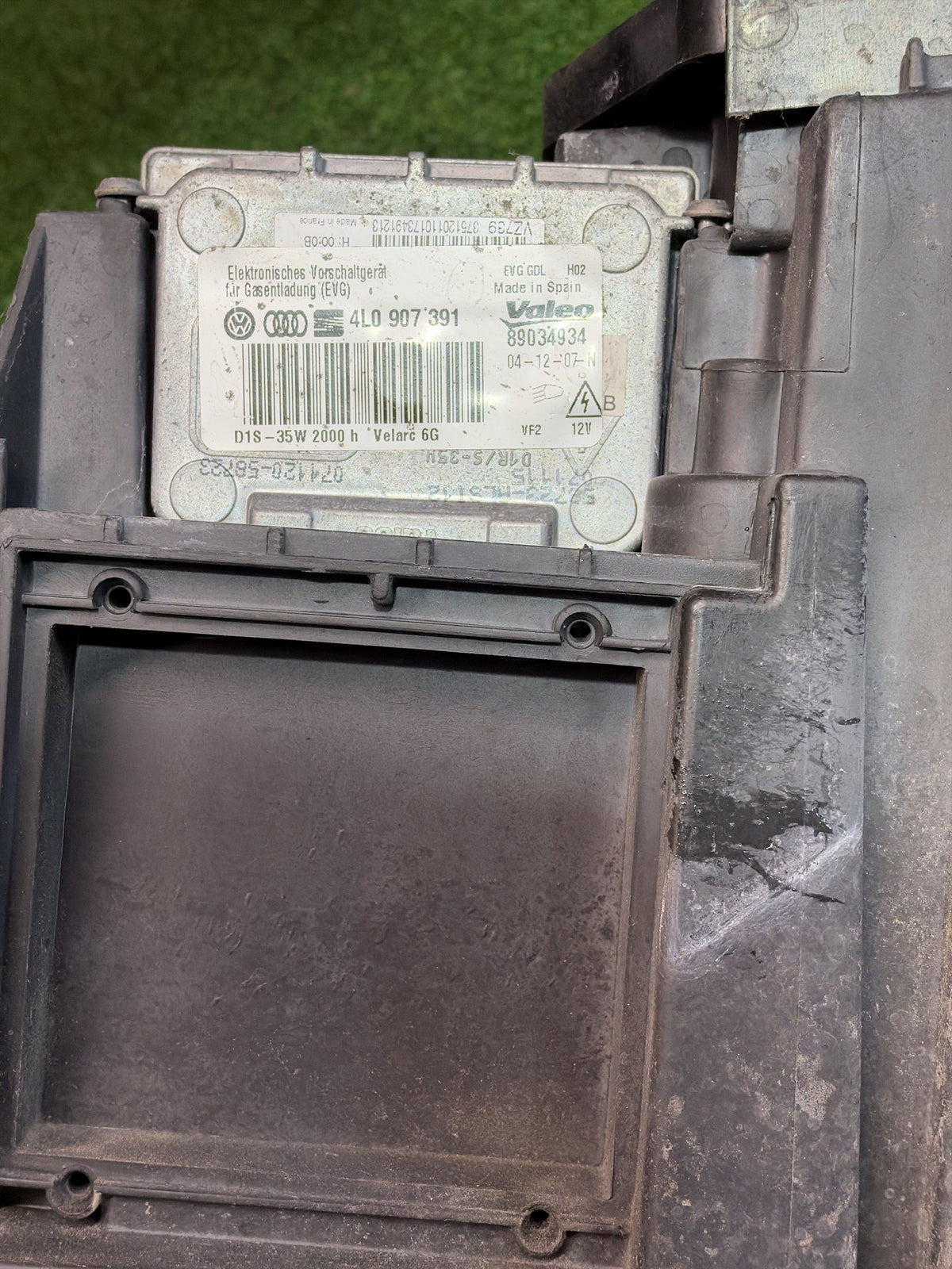 2008 Audi Q7 - Right Headlight