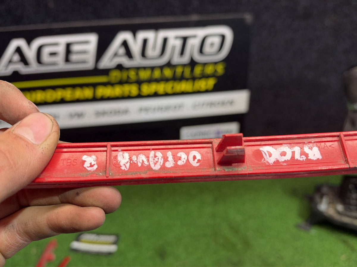 2015 Skoda Octavia - Rear Bumper Reflector