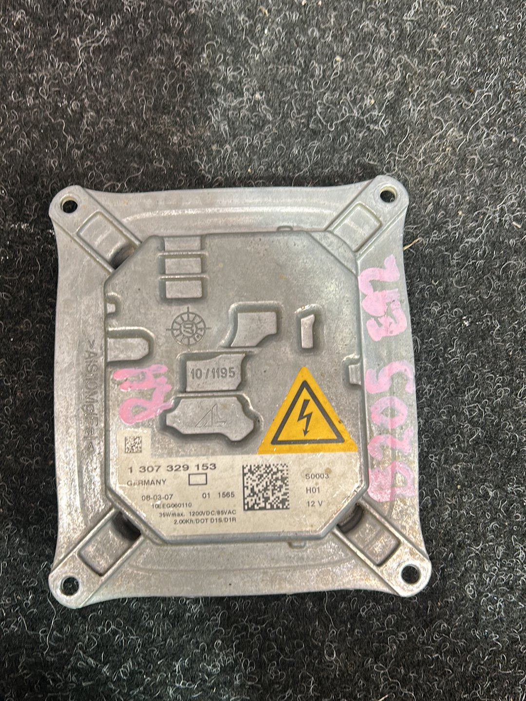 2009 BMW 320i WBAWA52050P301157- Xenon Control Unit