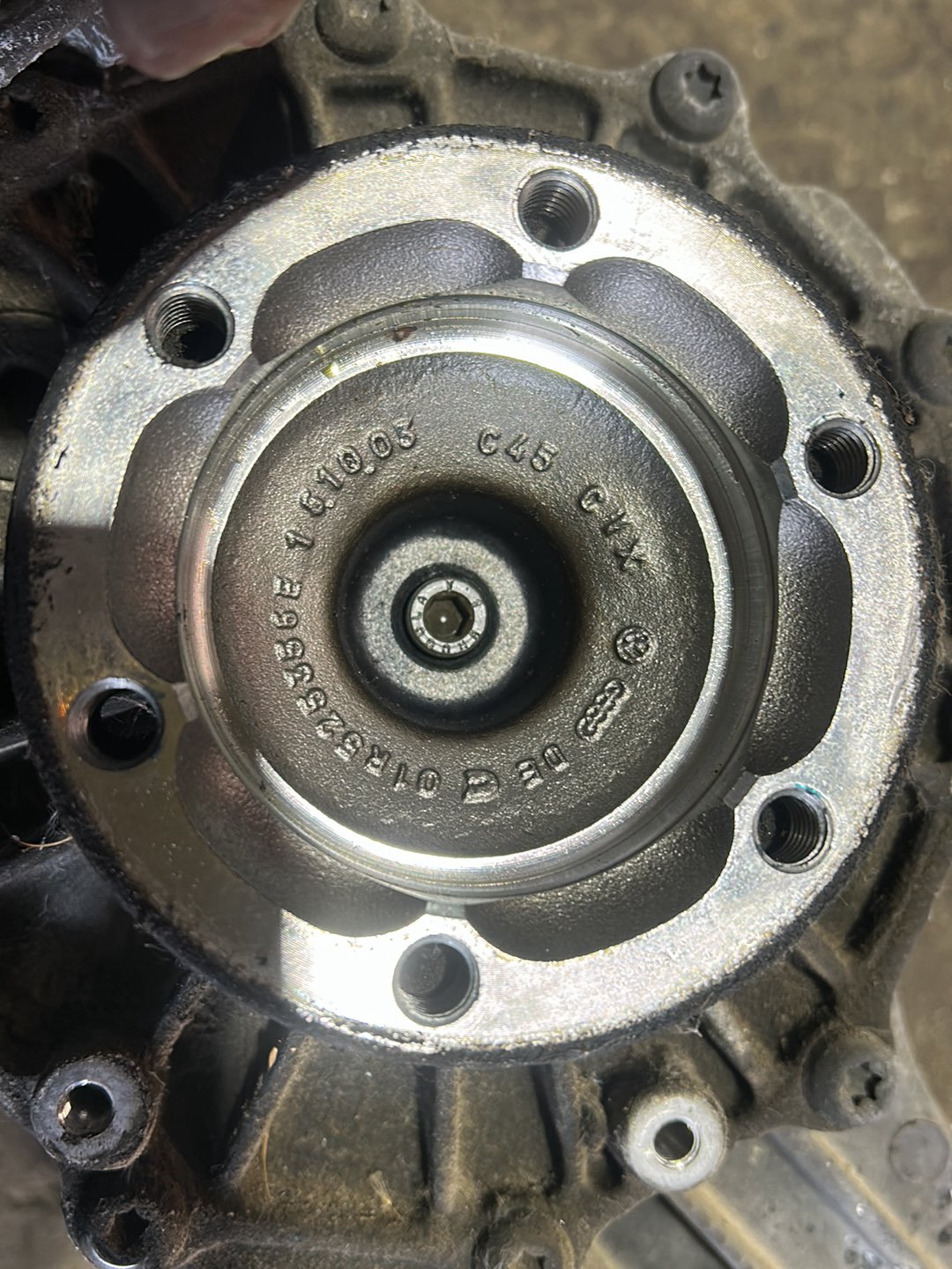 2004 Audi A4 8E WAUZZZ8H84K015641- Rear Differential Head