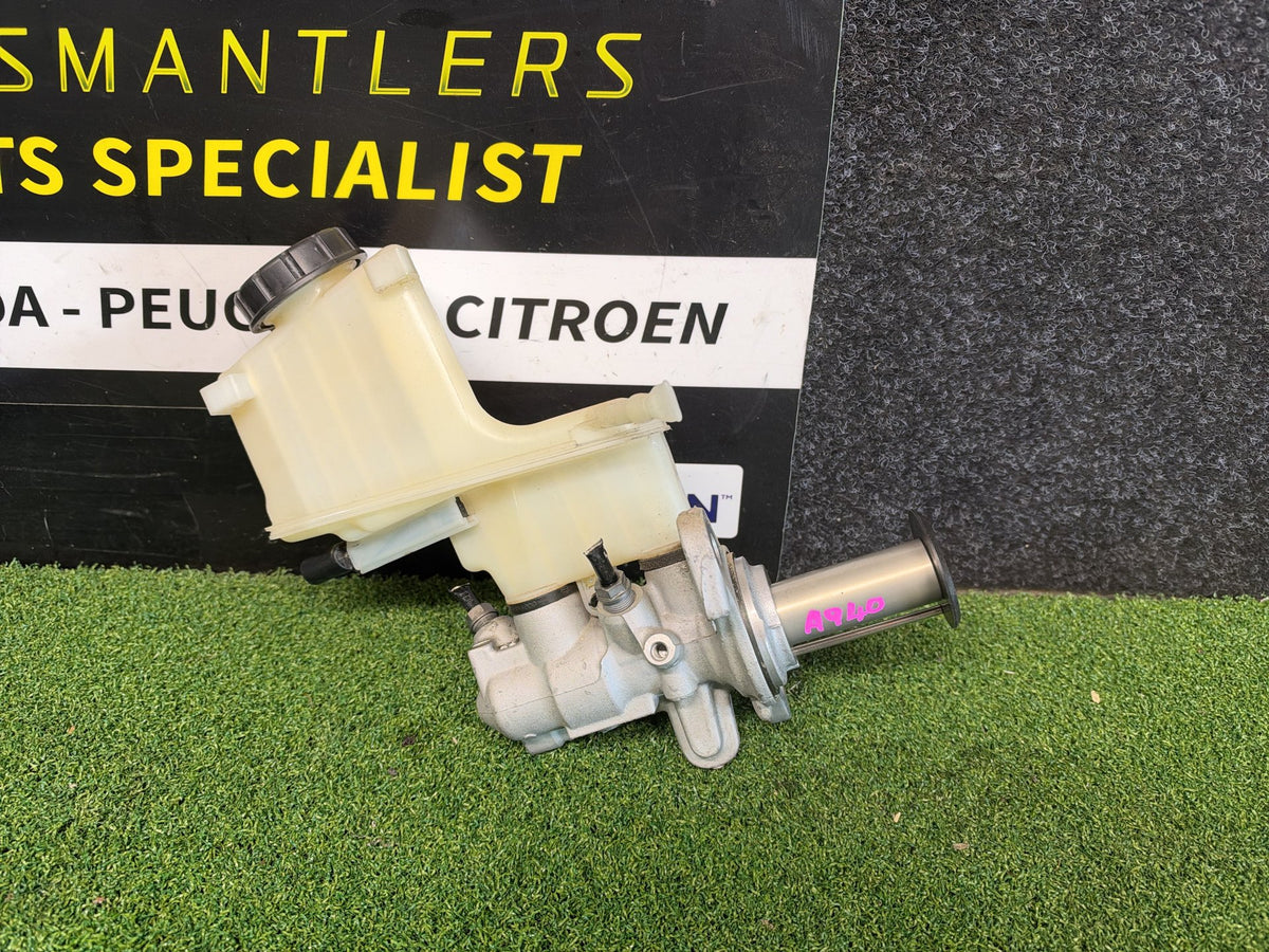 2017 Volkswagen Golf MK7 - Brake Master Cylinder