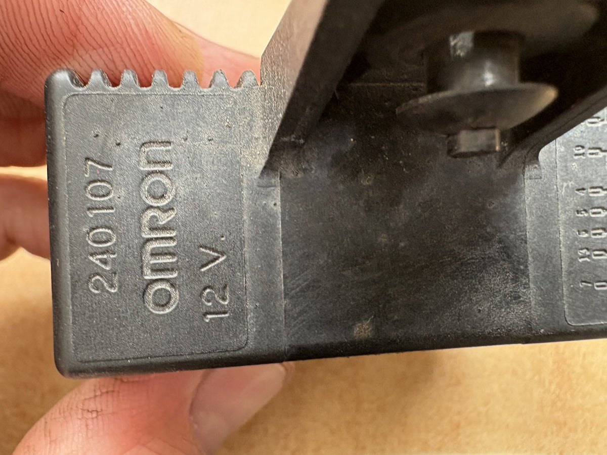 2010 Peugeot 308 SW - Fuel Pump Relay PN: omron 240107 12v