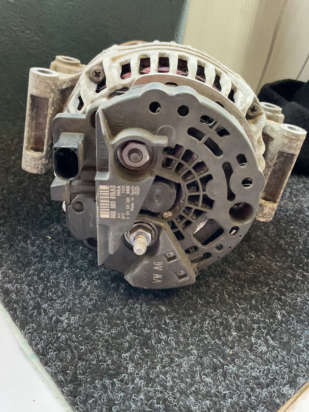 2009 Volkswagen Tiguan - Alternator PN: 06B 903 016 AB Alternator