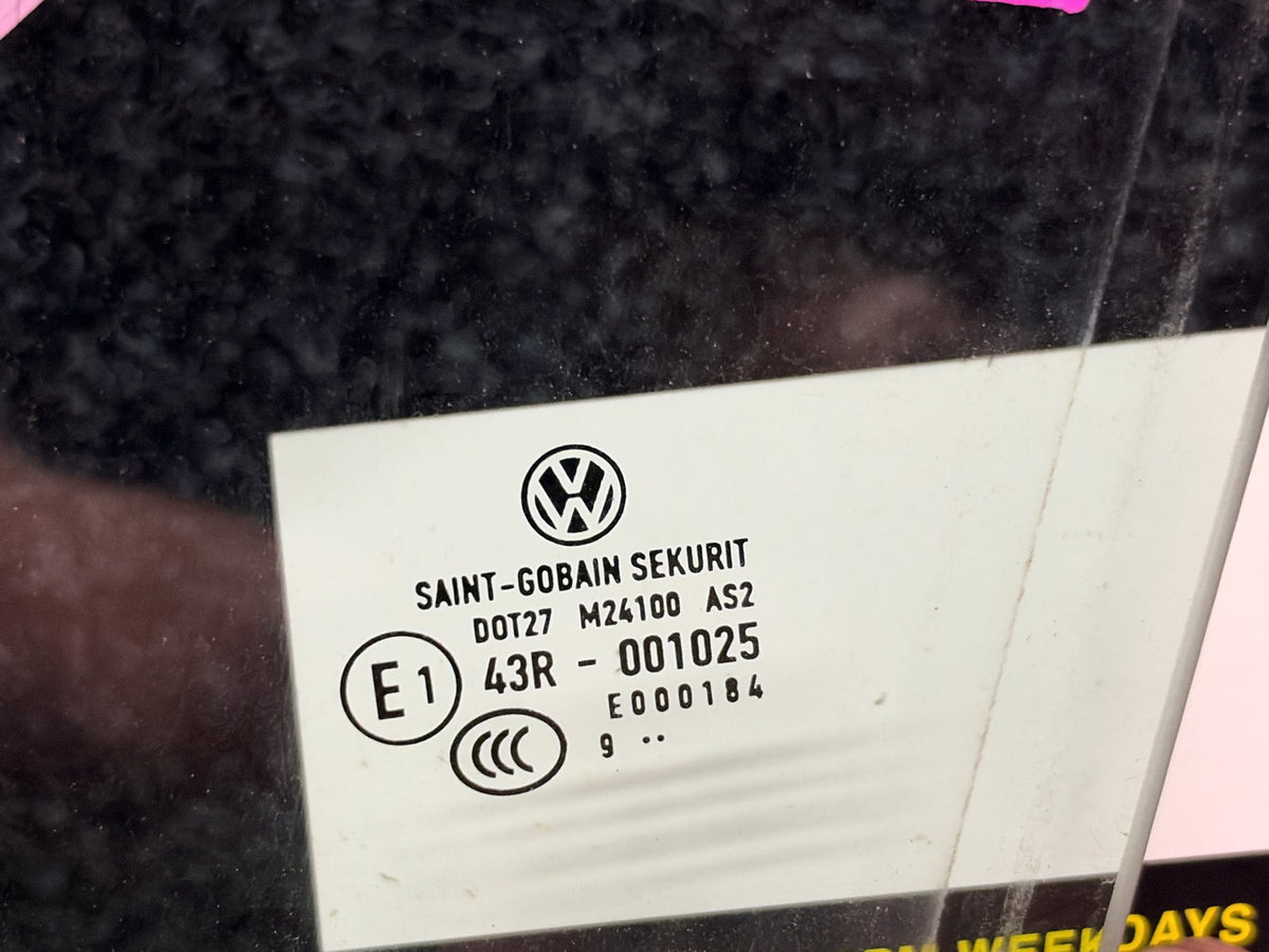 2010 Volkswagen Golf MK6 - 5K - Left Front Door Glass