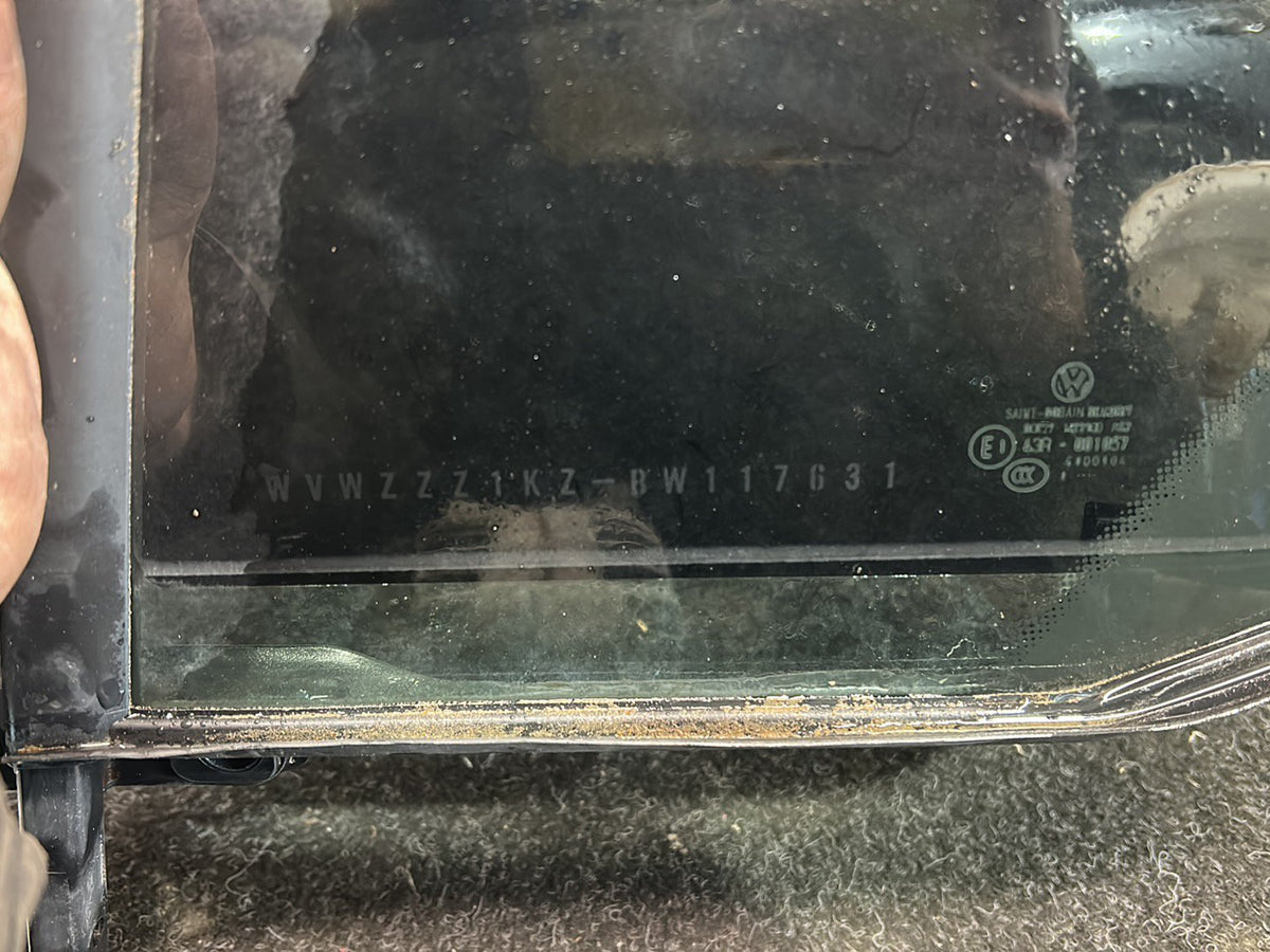 2011 Volkswagen Golf MK6 WVWZZZ1KZBW117631 - Left Rear Quarter Glass