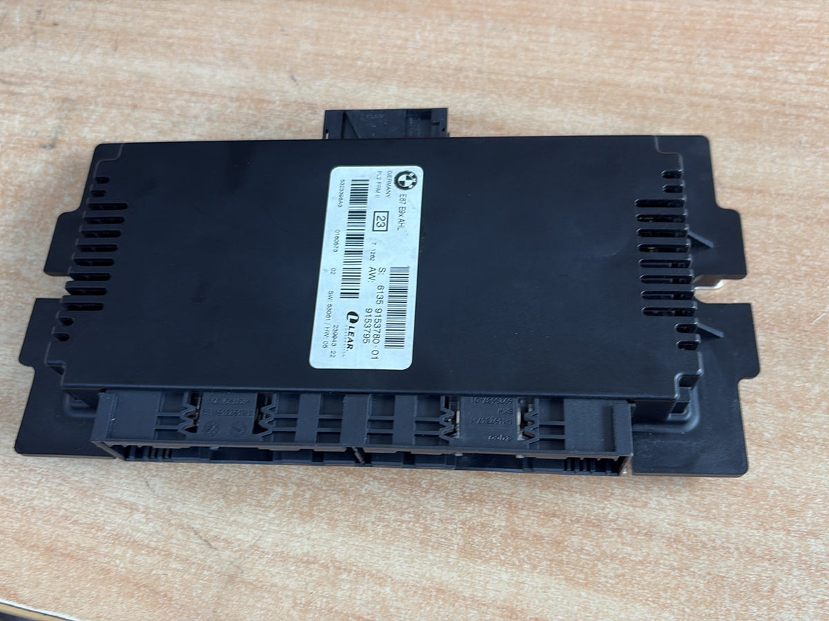 BMW 335i E92 WBAWB72030P052897 - Footwell Module PN: 61 35 6 827 064 Footwell module 3 Adpative type