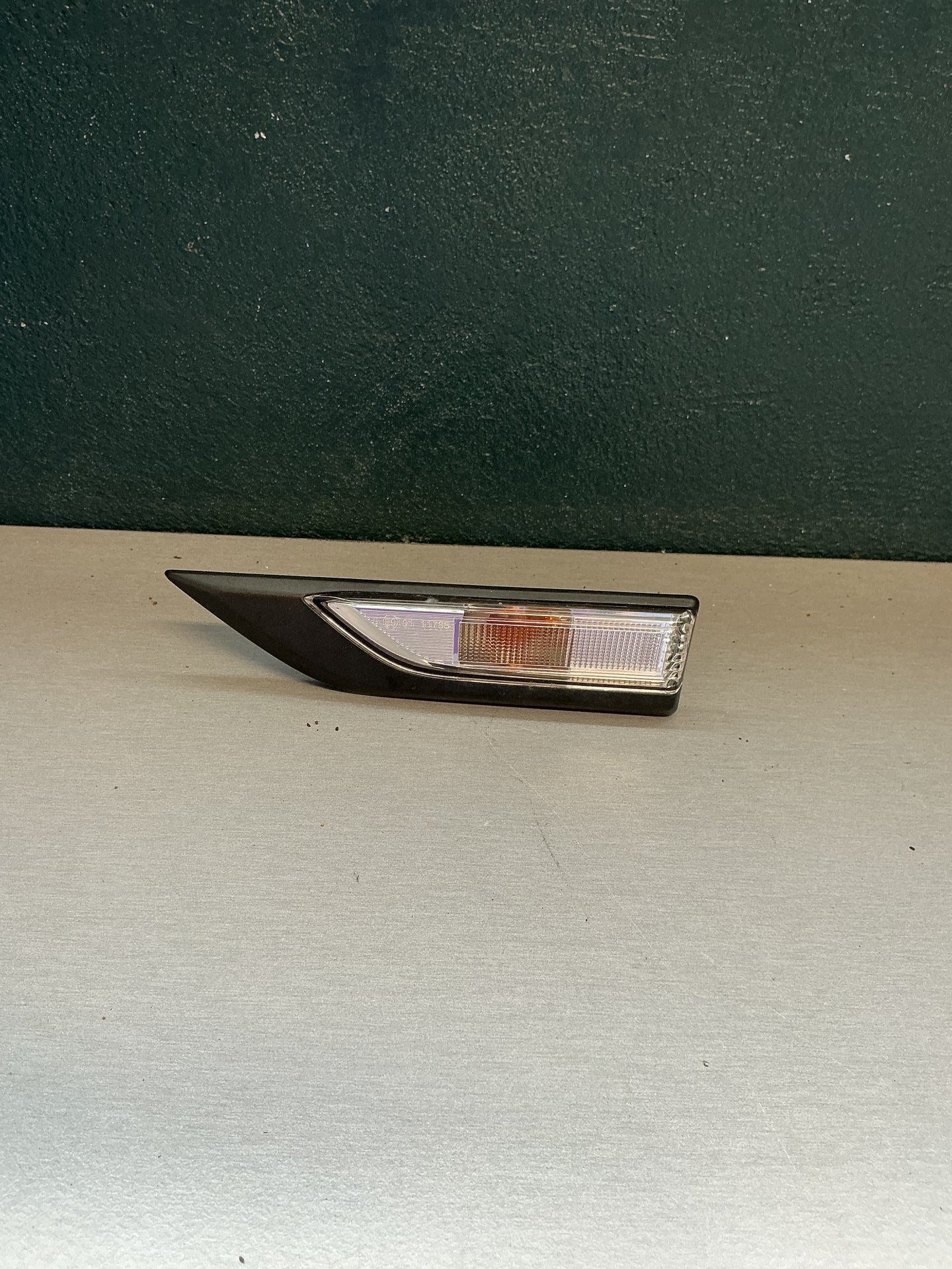 2018 Volkswagen Caddy - Left Front Guard Repeater Light