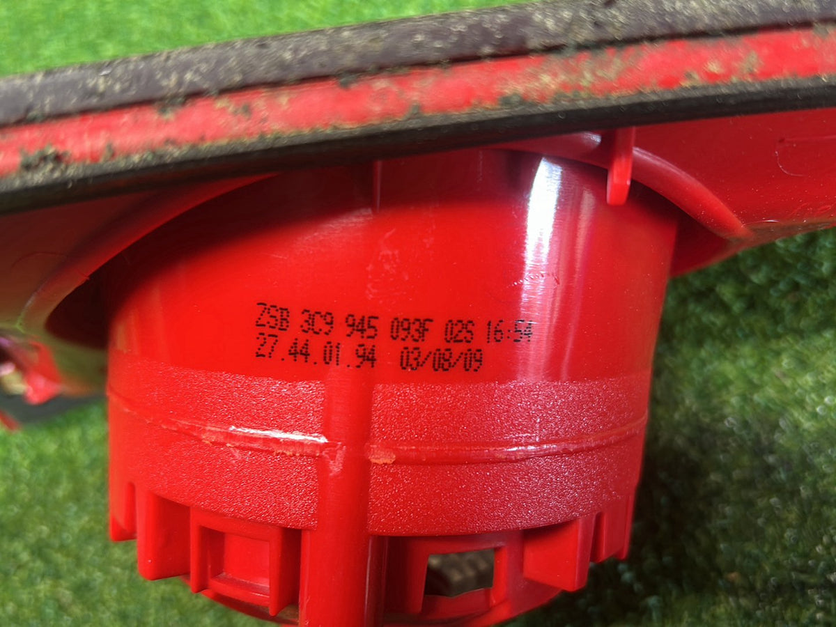 2009 Volkswagen Passat 3CZ BWS - Left Tailgate Light