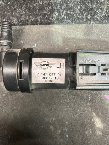 2004 Mini Cooper S R53 - Left Headlight Washer Jet