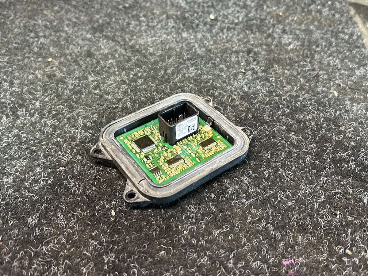 2010 BMW 325i 320i E90- Headlight Control Unit Adaptive