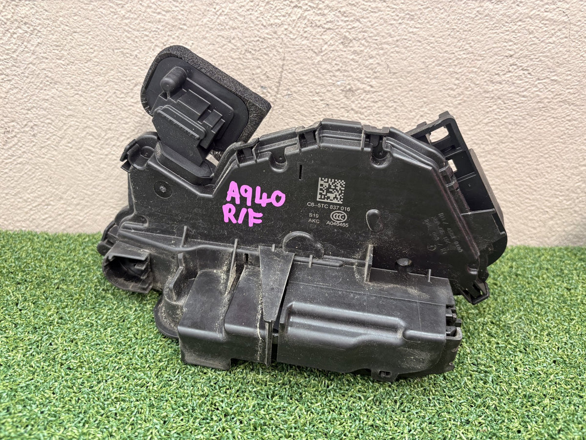 2017 Volkswagen Golf MK7 - Right Front Lock Mechanism