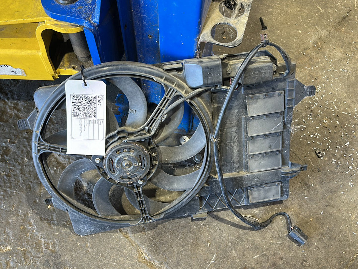 2005 MINI Cooper - Radiator Fan PN: 17 11 7 541 092 Fan housing with fan 300W