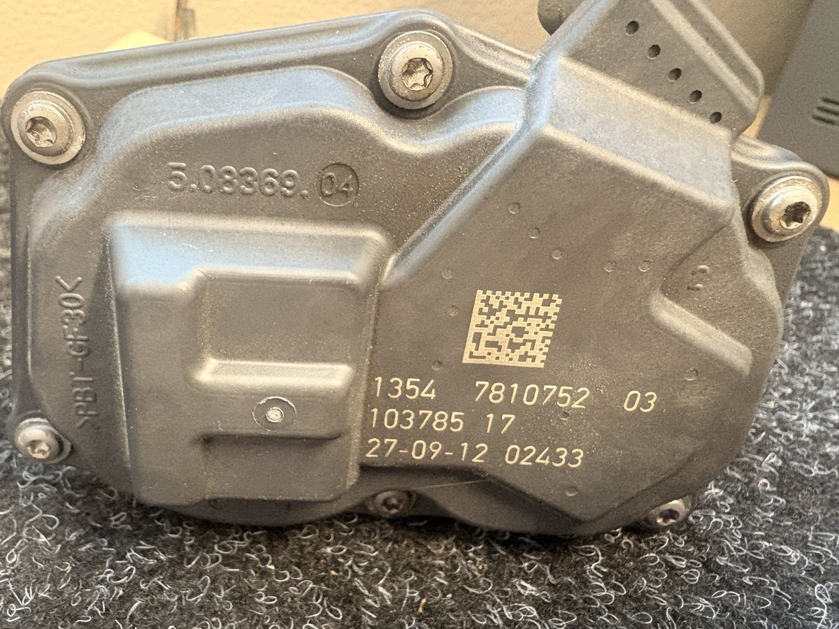 2013 BMW 318d WBA3D36010NP71576 - Throttle Body PN: 13 54 7 810 752 Throttle