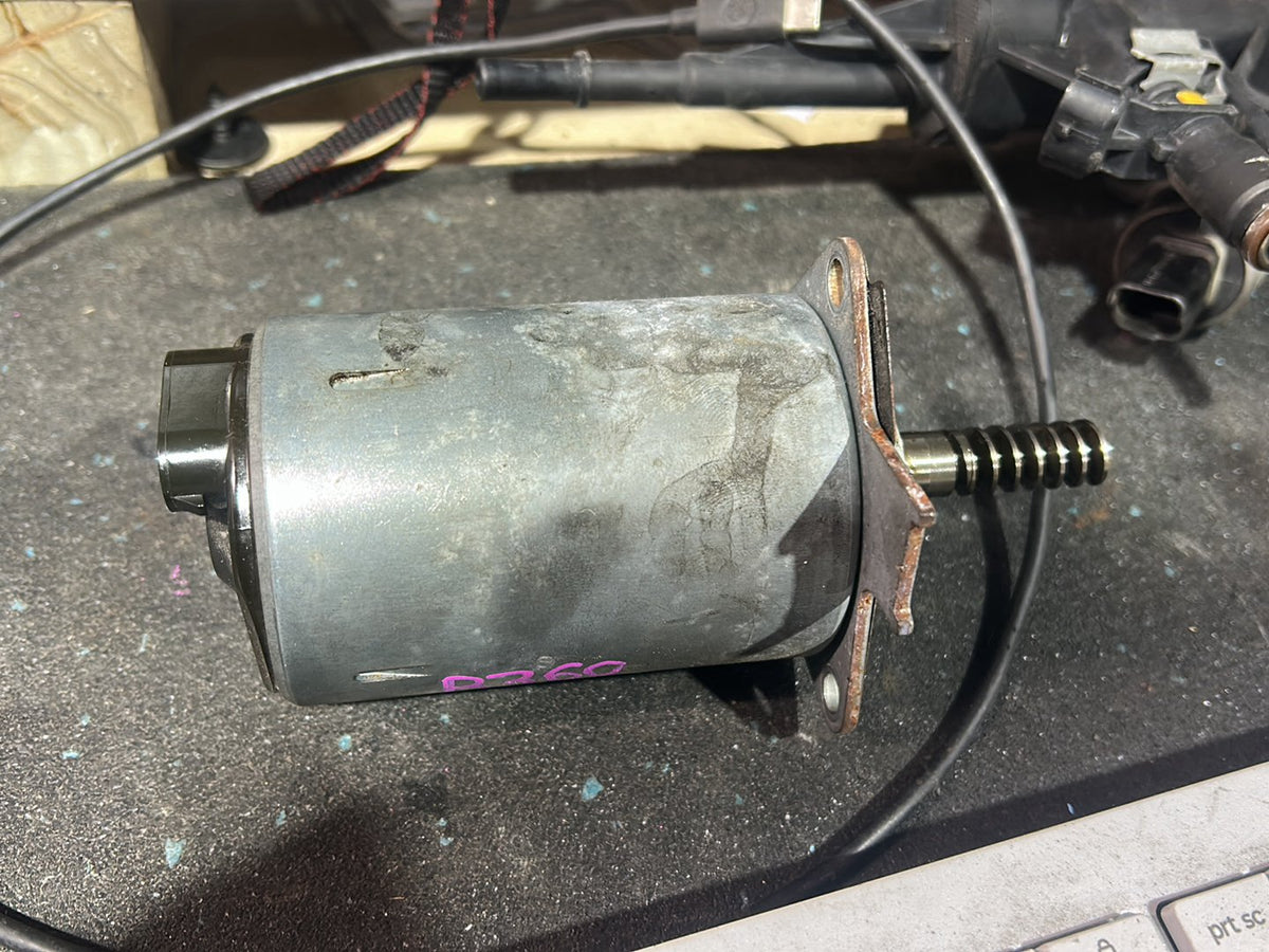 2013 MINI Cooper - Actuator Solenoid PN: 11 37 7 533 905 Actuator