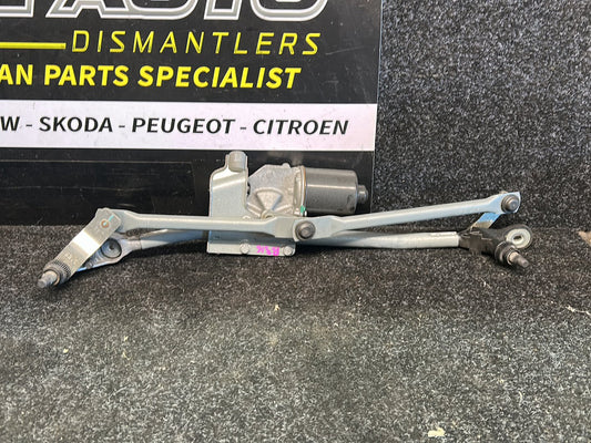 2010 BMW 120i E82 - Front Wiper Rack Assembly PN: 61 61 7 192 964 Wiper system, complete
