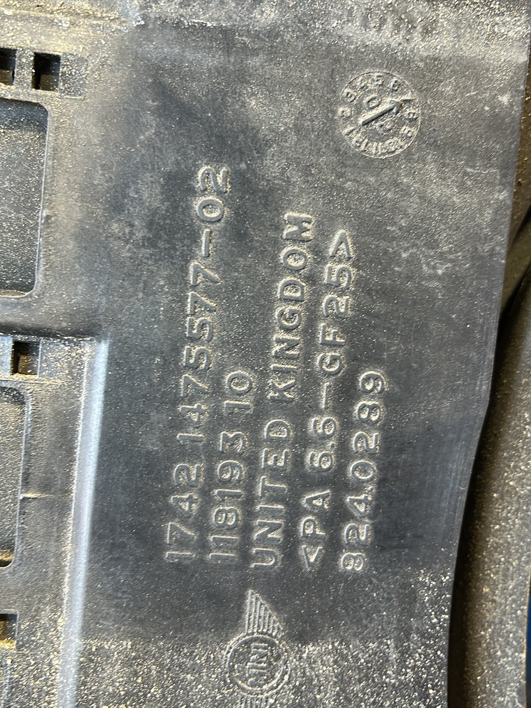 2005 MINI Cooper - Radiator Fan PN: 17 11 7 541 092 Fan housing with fan 300W