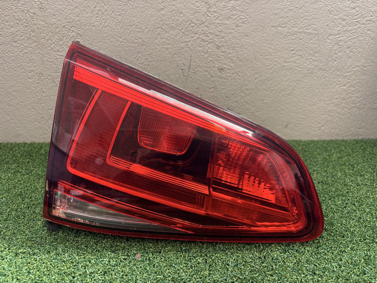 2017 Volkswagen Golf MK7 - Left Bootlid Light