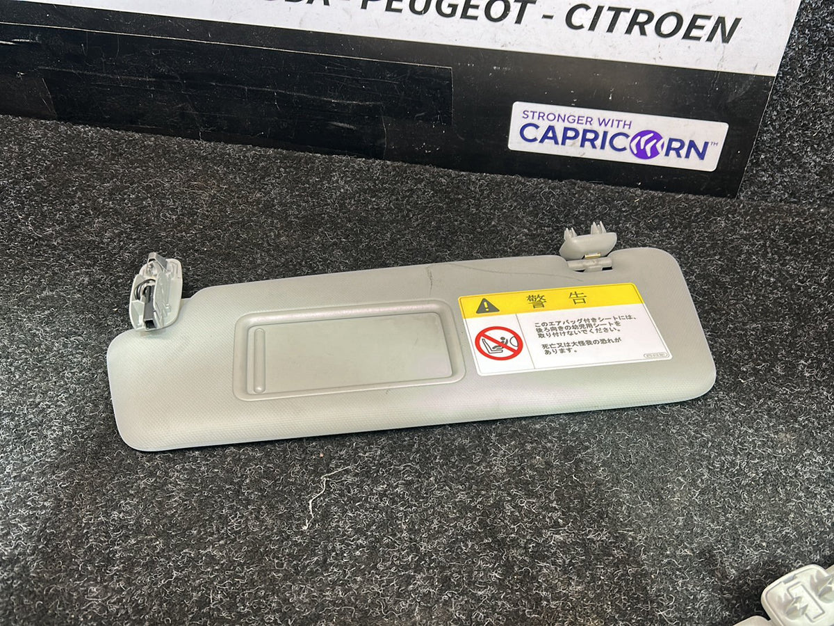 2013 Audi A4 8K - Left Sun Visor PN: 8U2 857 551 sun visor with mirror and cover D >> - 09.09.2013 left