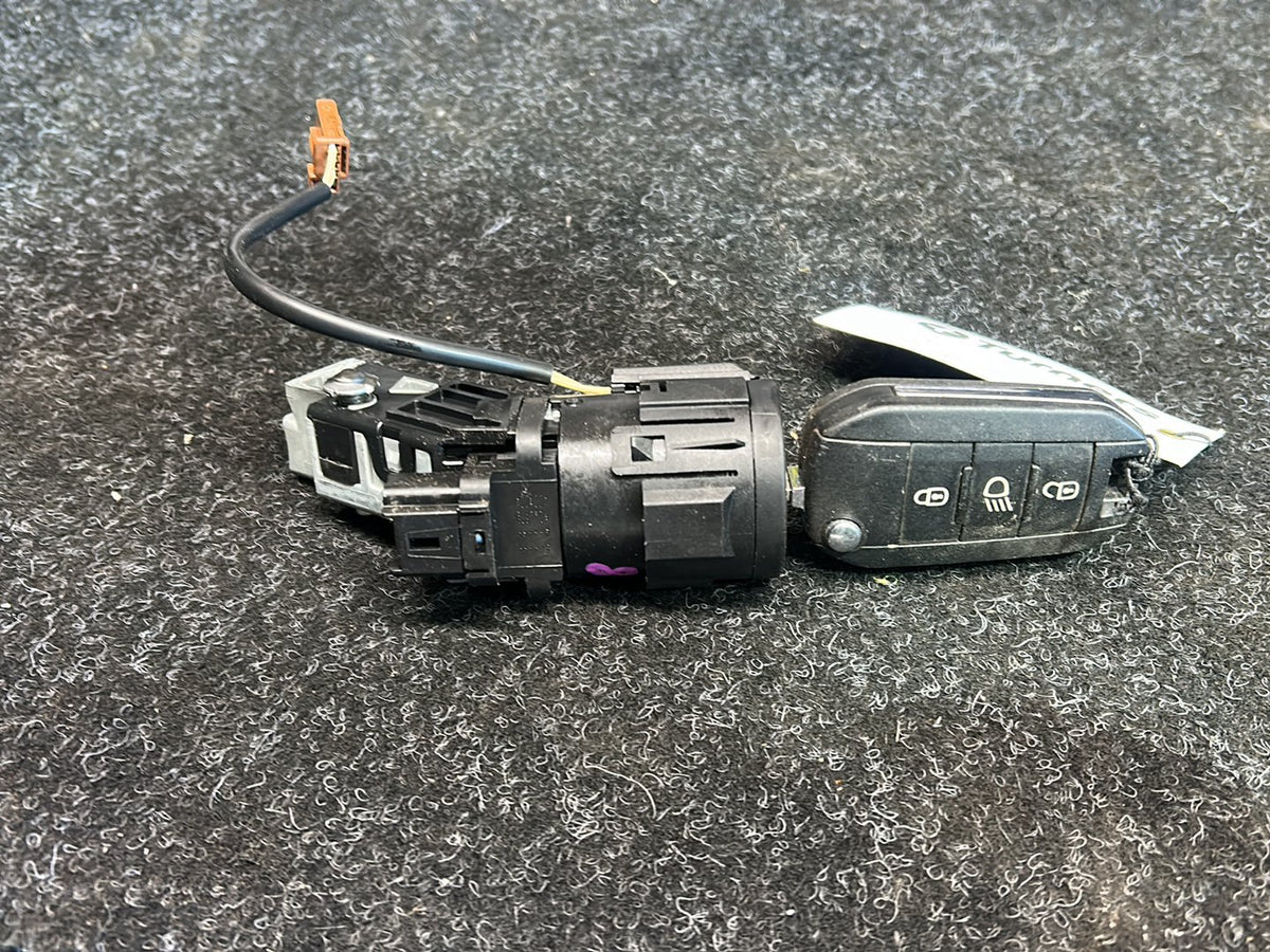 2018 Peugeot 2008 HNZ - Ignition With Key PN: 16 086 828 80 STEERING WHEEL LOCK