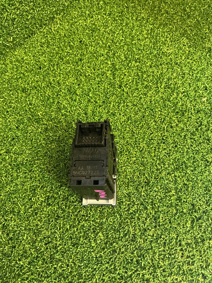 2017 Volkswagen Tiguan WVGZZZ5NZJW800125 - Handbrake Switch