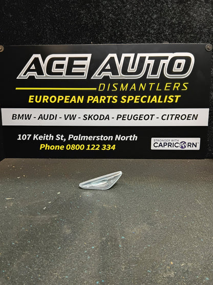 BMW X5 E70 - Left Front Guard Repeater Light PN: 63 13 7 171 007