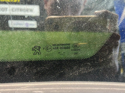 2018 Peugeot 3008 5GY - Right Rear Cargo Glass