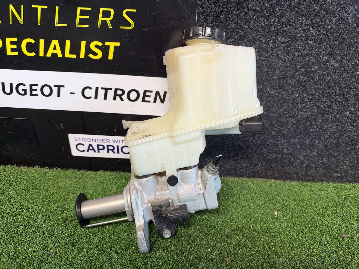 2017 Volkswagen Golf MK7 - Brake Master Cylinder