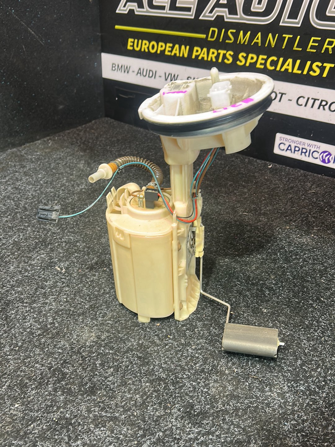 2005 MINI Cooper - Fuel Tank Pump PN: 16 14 6 766 176 Fuel pump with fuel level sensor