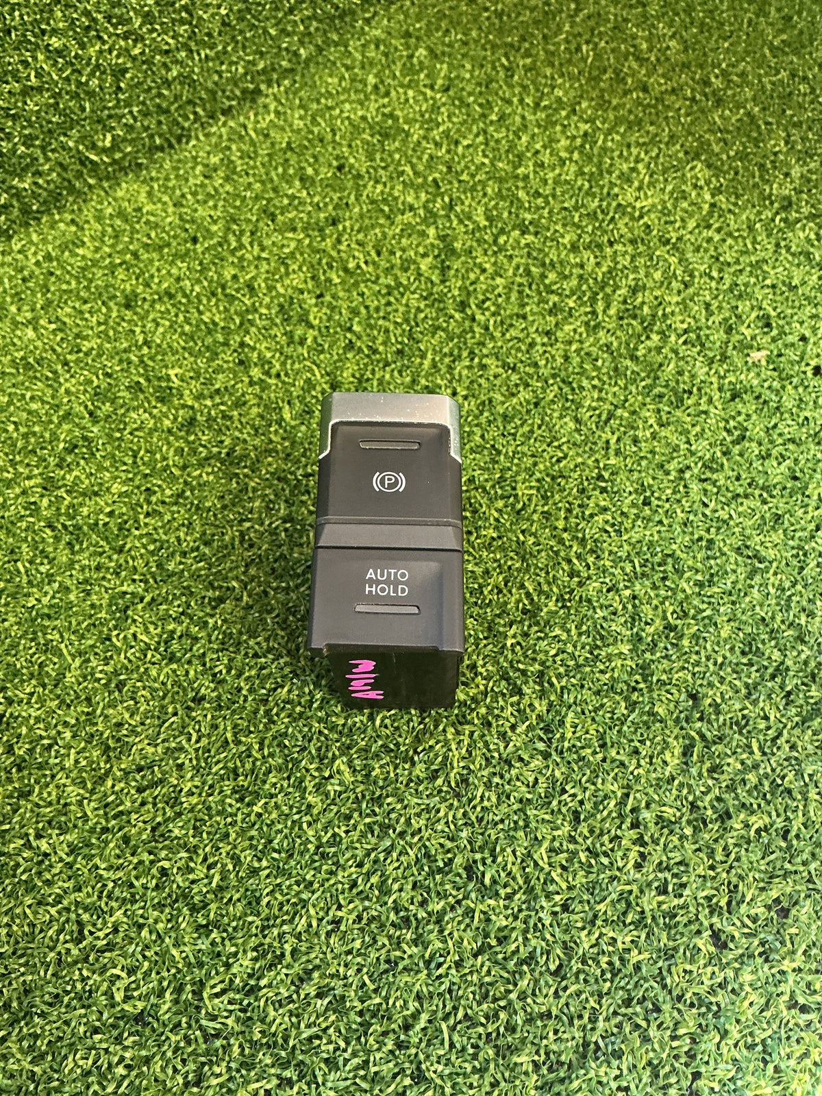 2017 Volkswagen Tiguan WVGZZZ5NZJW800125 - Handbrake Switch