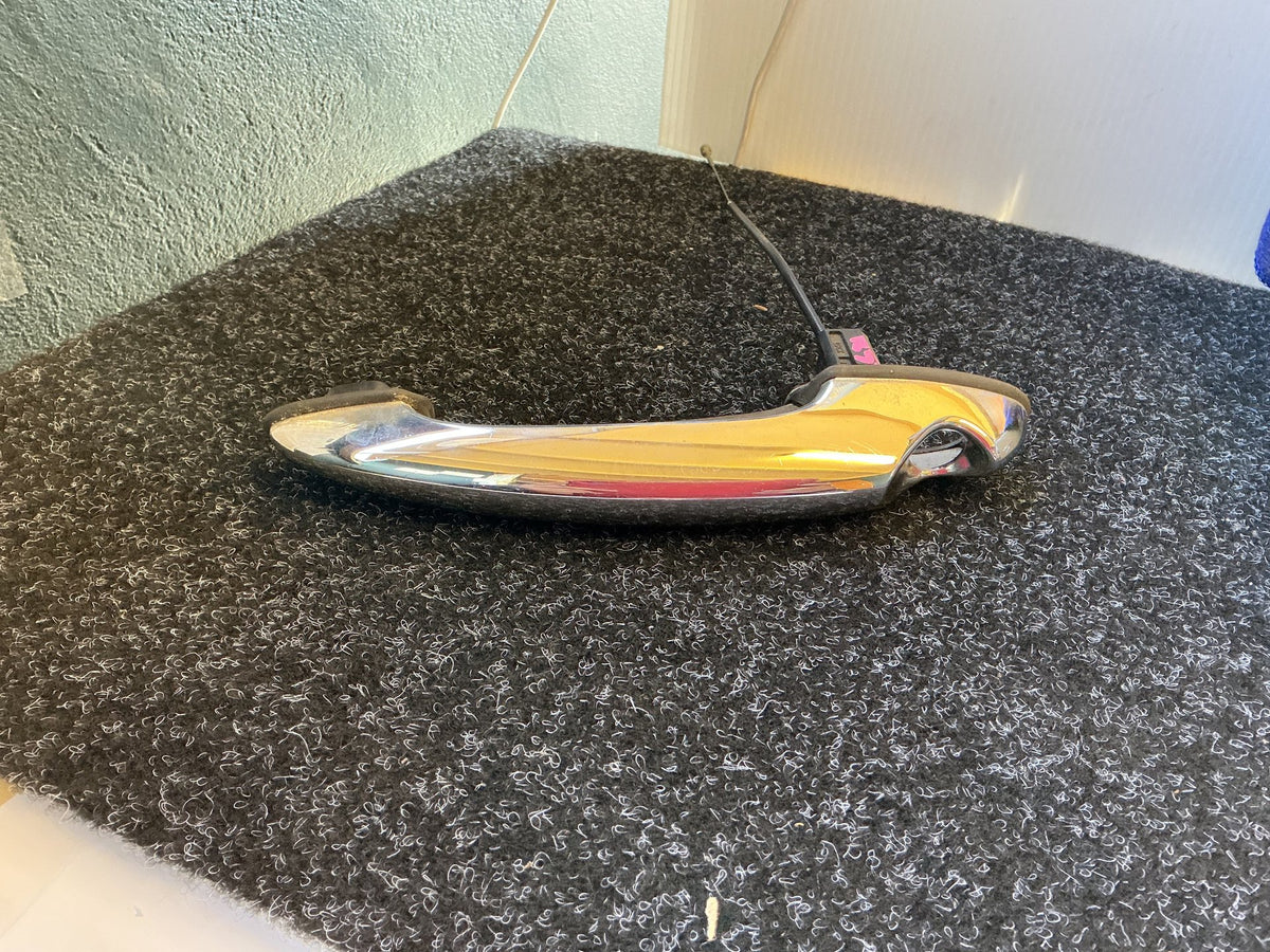 Mini Cooper S - Right Front Exterior Door Handle PN: 51 21 7 198 471
