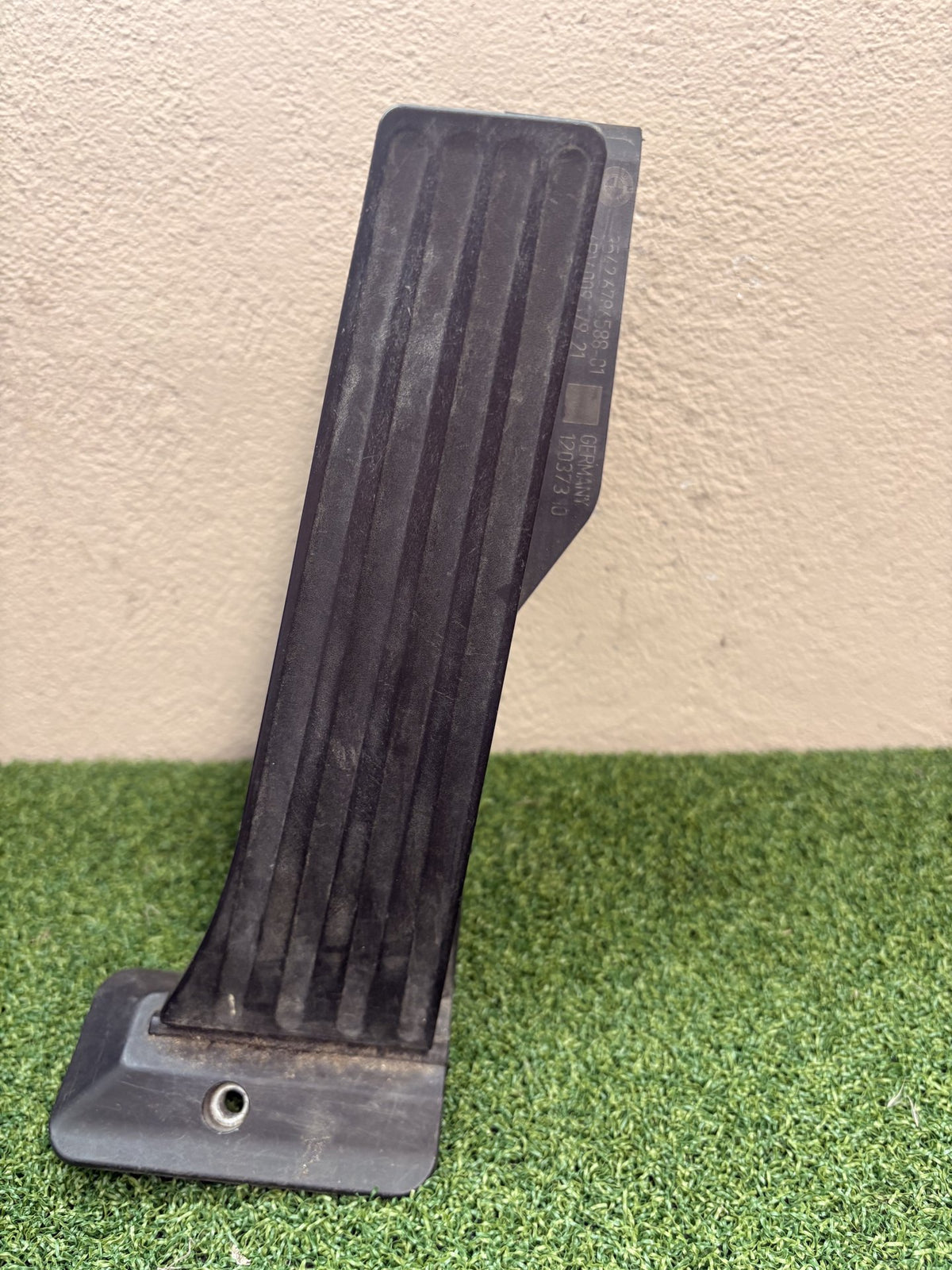 2008 BMW 135i 120i WBAUC72020VF20458 - Accelerator Pedal
