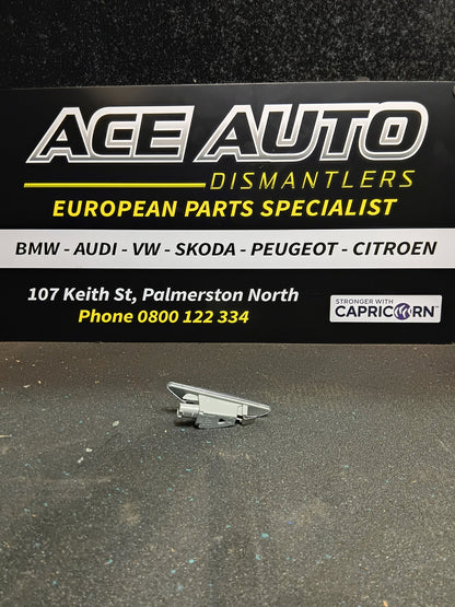 BMW X5 E70 - Left Front Guard Repeater Light PN: 63 13 7 171 007