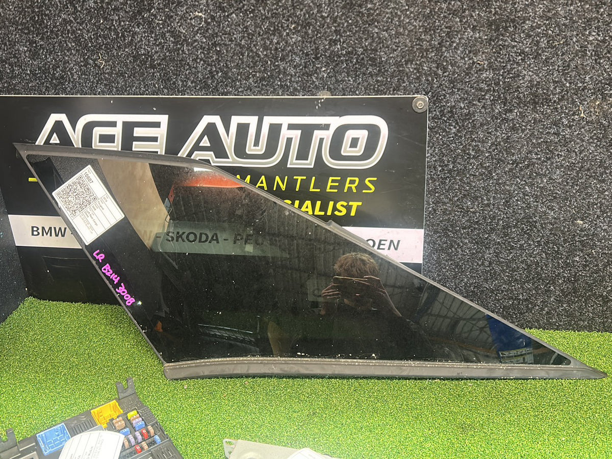 2018 Peugeot 3008 5GY - Left Rear Cargo Glass