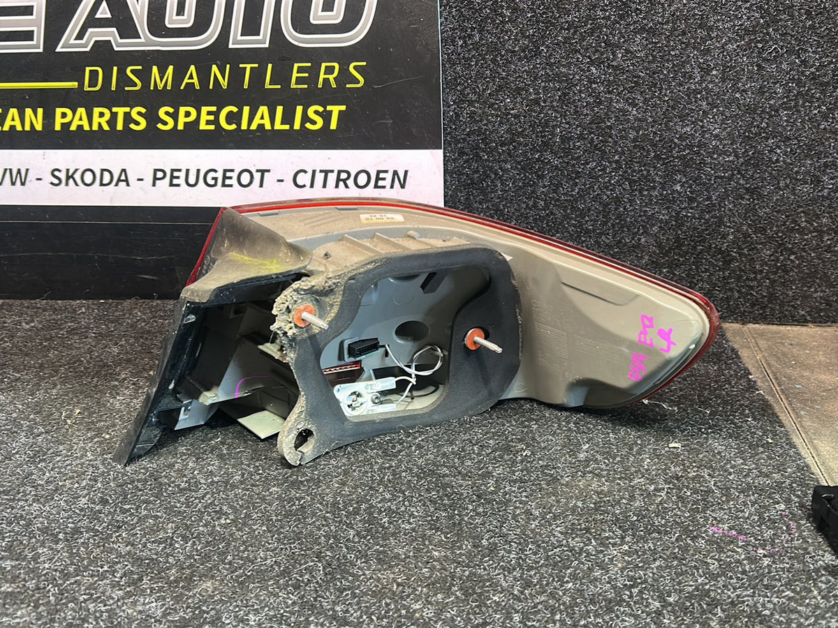 2010 BMW 320i E92 - Left Taillight