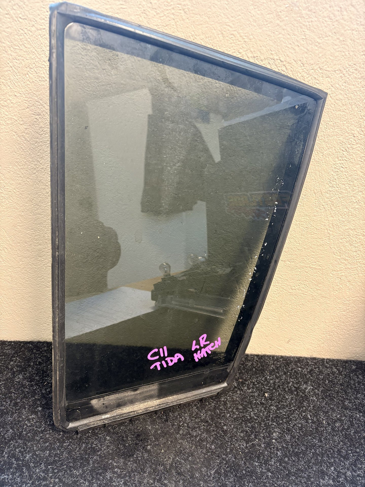 Nissan Tiida C11 04-12- Left Rear Quarter Glass