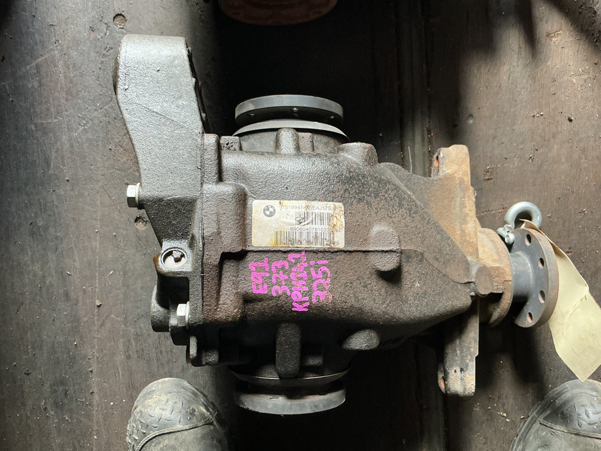 2007 BMW 325i - Rear Differential Head PN: 33 10 7 566 179 Rear-axle-drive 3.73 Ratio