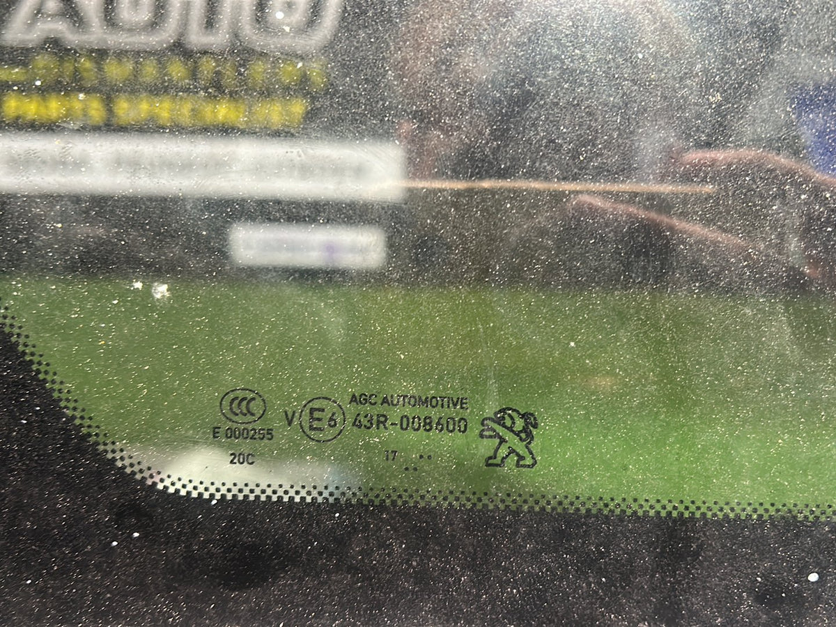 2018 Peugeot 3008 5GY - Left Rear Cargo Glass