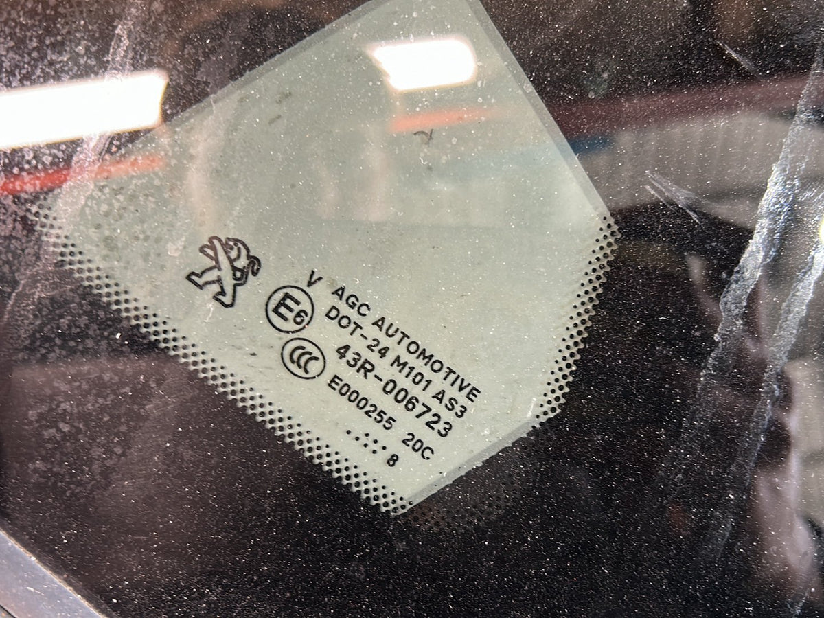 2018 Peugeot 2008 HNZ - Right Rear Quarter Glass PN: 98 009 837 80 REAR QUARTER GLASS Right