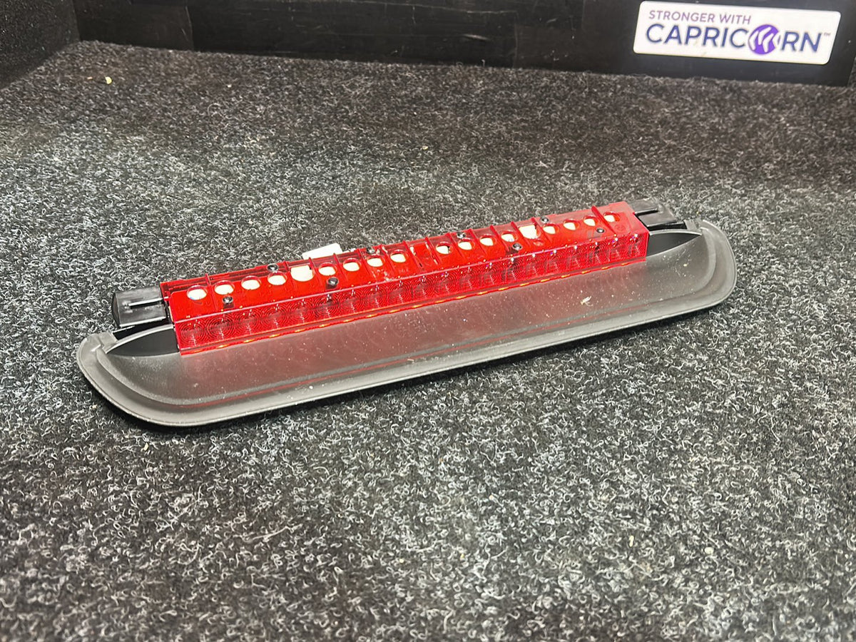 2011 BMW 320i E90 - High Stop Brake Light PN: 63 25 7 145 519 Third stoplamp SCHWARZ