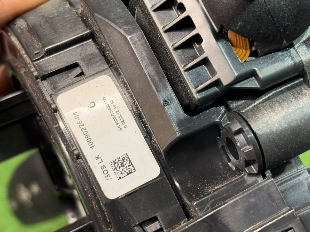 BMW 118i F20 - Combination Switch
