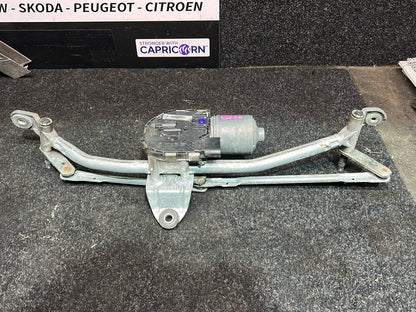 2011 BMW X3 F25 - Front Wiper Rack Assembly PN: 61 61 5 A3D E50 Linkage, wiper system with motor