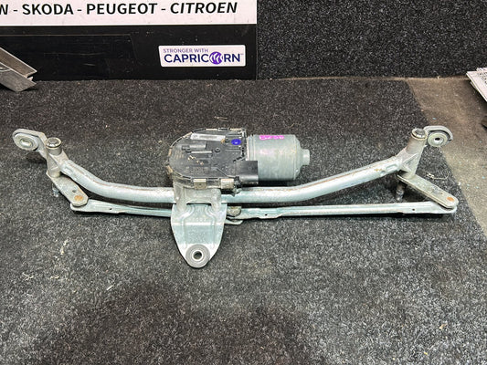 2011 BMW X3 F25 - Front Wiper Rack Assembly PN: 61 61 5 A3D E50 Linkage, wiper system with motor