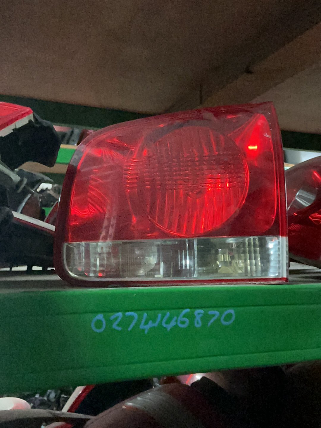 2004 Volkswagen Touareg 02-10- Right Tailgate Light