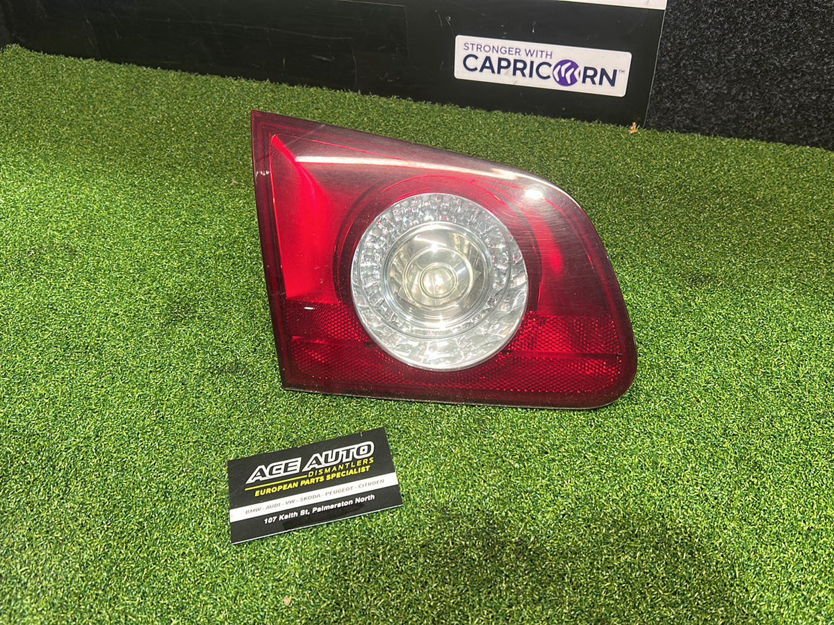 2009 Volkswagen Passat 3CZ BWS - Left Tailgate Light