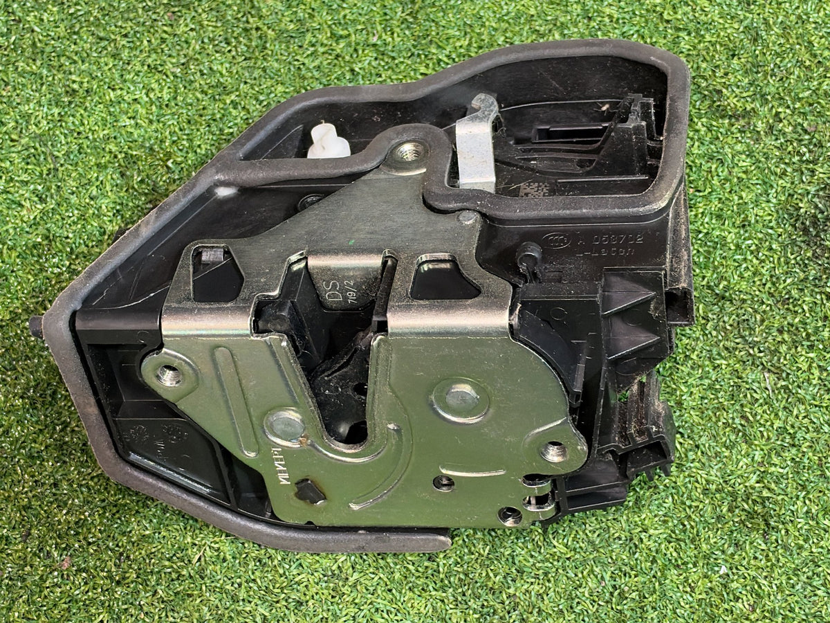 2009 BMW 325i 320i E90 - Left Rear Door Lock Actuator