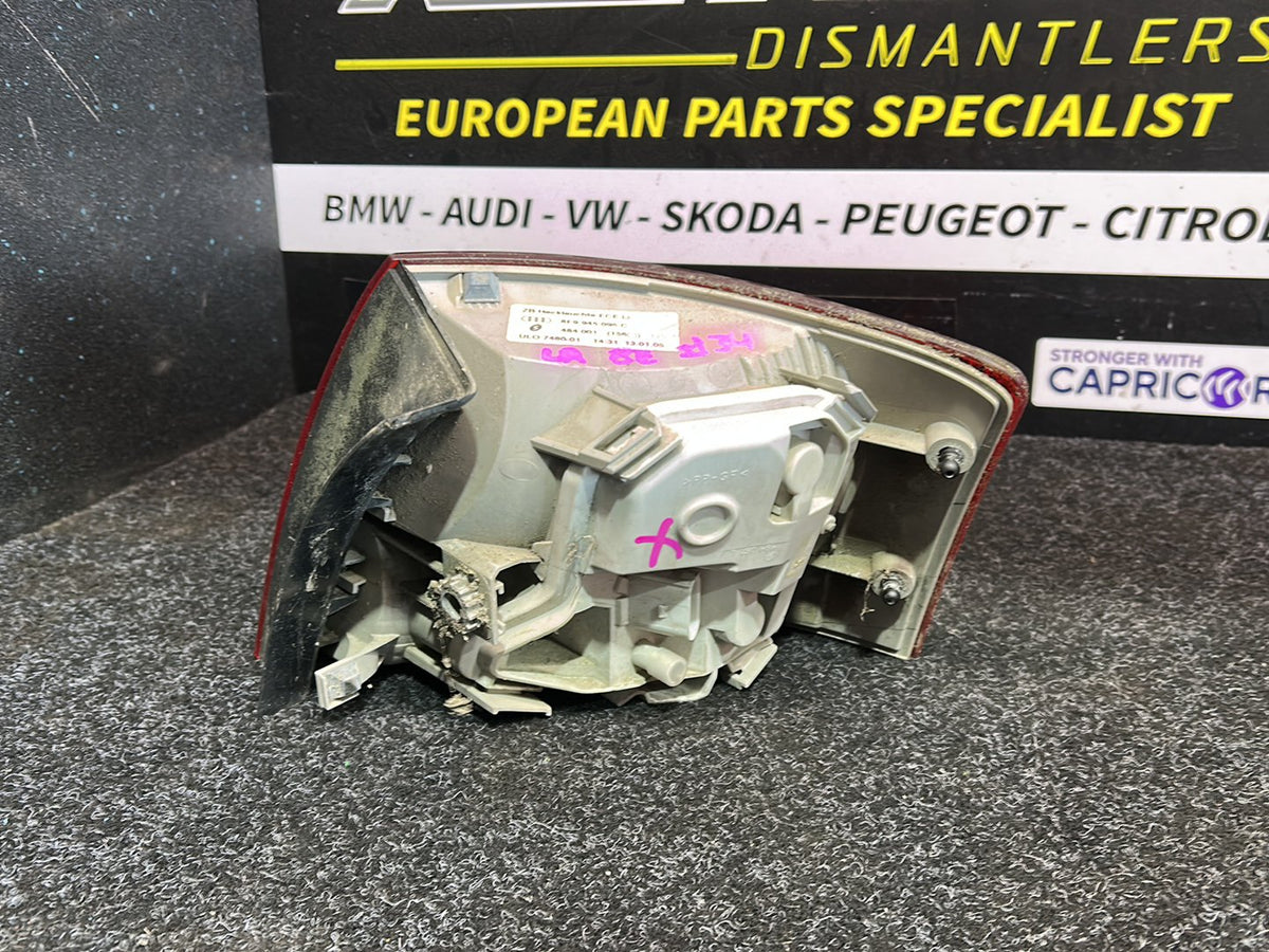 2005 Audi A4 Quattro - Left Taillight PN: 8E9 945 095 E Tail light left