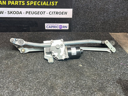2010 BMW 120i E82 - Front Wiper Rack Assembly PN: 61 61 7 192 964 Wiper system, complete