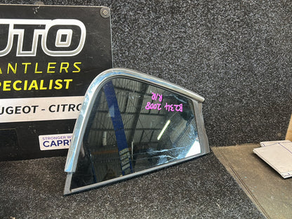 2018 Peugeot 2008 HNZ - Right Rear Quarter Glass PN: 98 009 837 80 REAR QUARTER GLASS Right