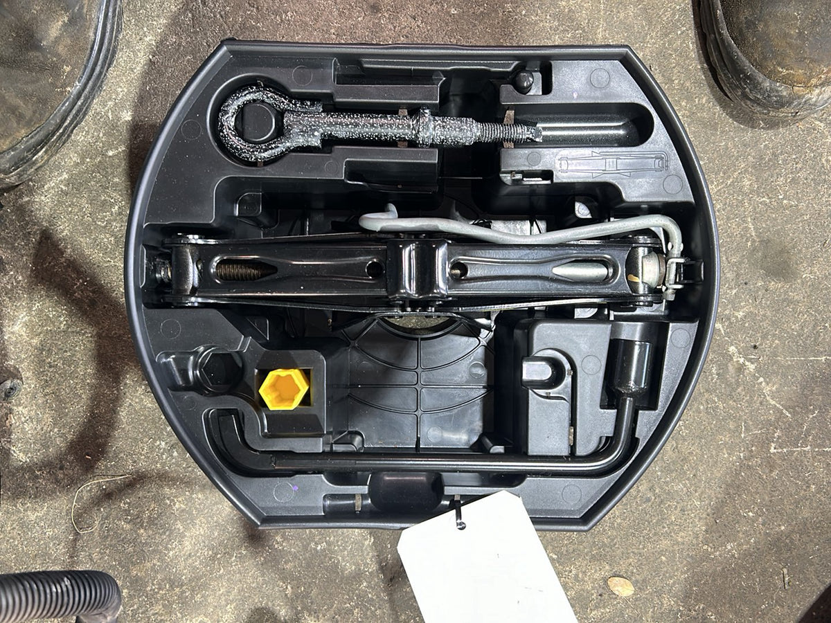 2014 Peugeot 208- Jack/Tool Kit