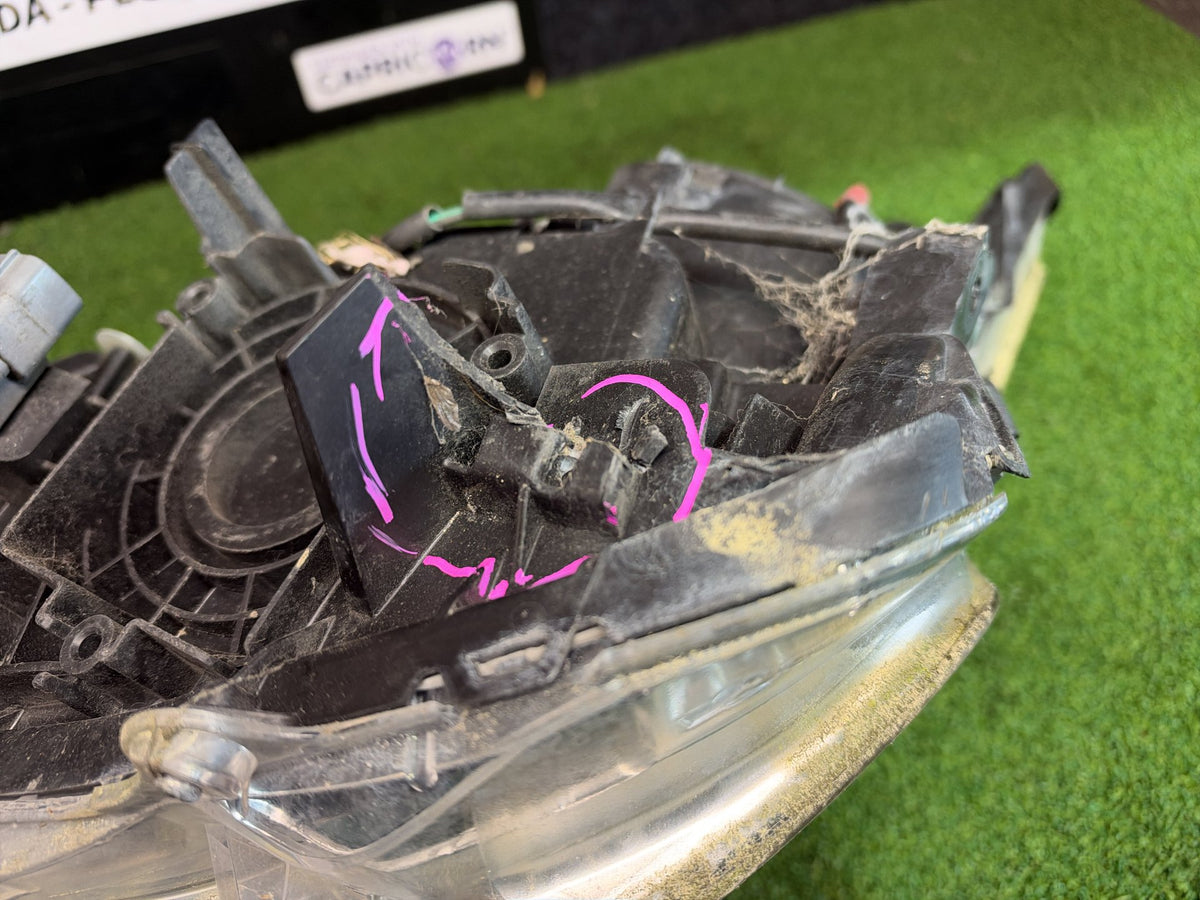 2016 Citroen C4 04-10 VF7BUAFZHGZ905248 - Right Headlight
